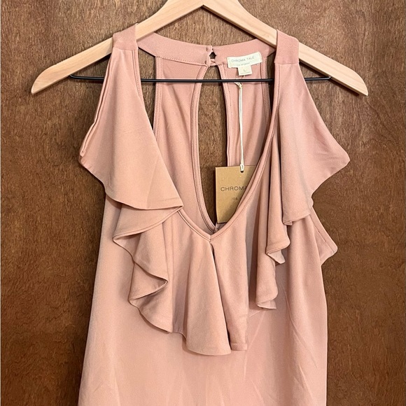 Chroma Tale Tops - Chroma Tale Los Angeles Ruffle V-neck Top NWT in Blush Pink Salmon. Size Large.